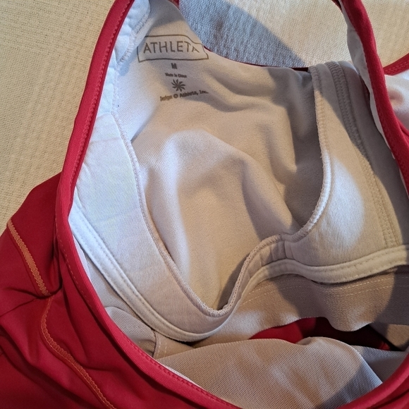 Athleta women's red size Medium racer back tank top - Picture 3 of 5